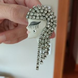 VINTAGE BROOCH!